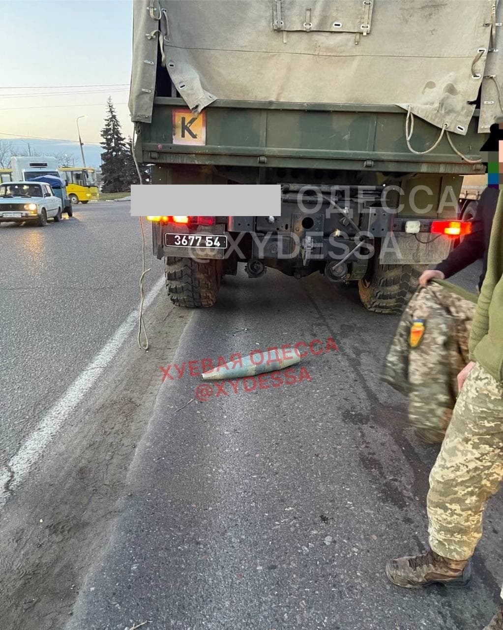 В Одессе военные потеряли боевой снаряд на дороге в районе Двух столбов (Видео)
